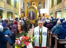 	Pożegnanie obrazu w asyście wojska.