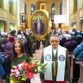 	Pożegnanie obrazu w asyście wojska.