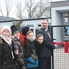	Po Mszy św. nastąpiło przecięcie wstęgi i poświęcenie nowego budynku szkoły. 
