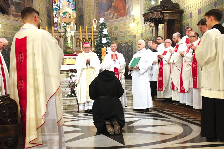 Na początku drogi pustelniczej s. Marta złożyła śluby miłości, czystości, posłuszeństwa i ubóstwa.