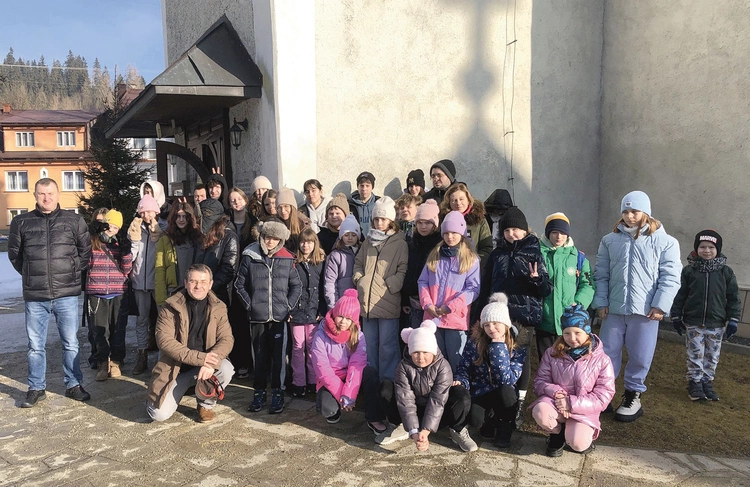 W wyjeździe uczestniczyli dzieci i młodzież z grup parafialnych oraz kandydaci do bierzmowania.