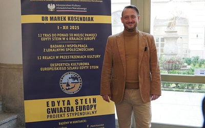 Stypendysta podczas prezentacji projektu w dawnym Konwikcie św. Józefa.