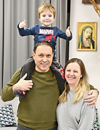 Małżonkowie wzięli ślub w 2004 roku. Mają piątkę dzieci. Najstarsza córka ma już 19 lat, najmłodszy syn skończy w tym roku 5 lat.