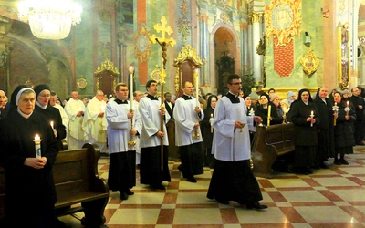	Modlitwa dziękczynna za powołanych.