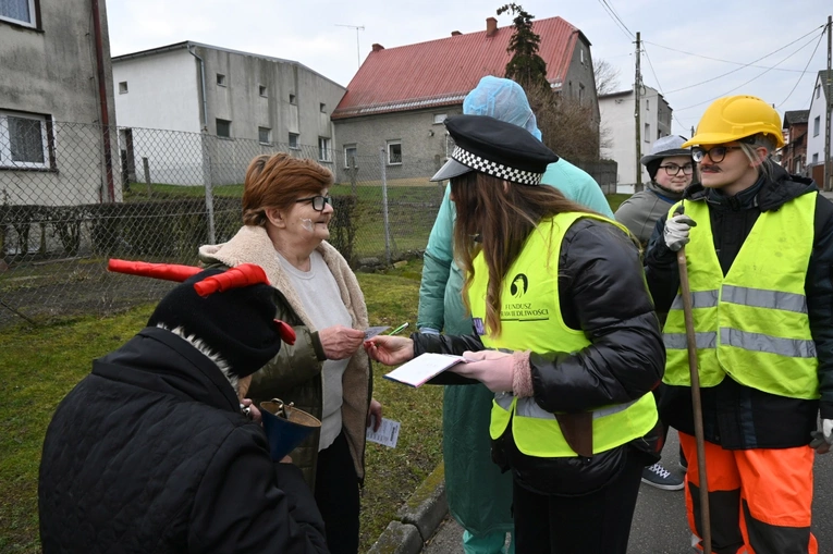 Przez Ostrożnicę z niedźwiedziem