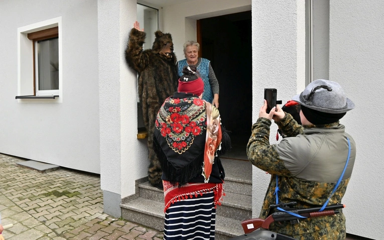 Przez Ostrożnicę z niedźwiedziem