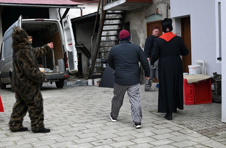 Przez Ostrożnicę z niedźwiedziem