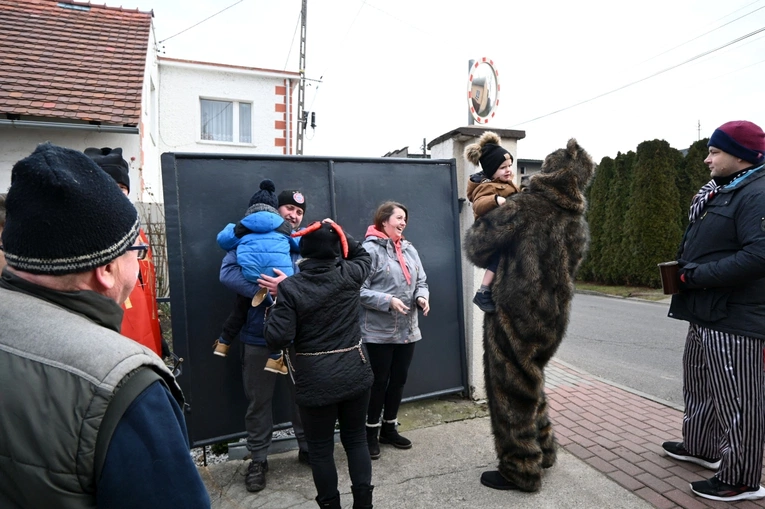 Przez Ostrożnicę z niedźwiedziem