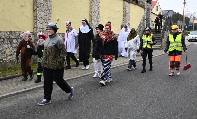 Przez Ostrożnicę z niedźwiedziem