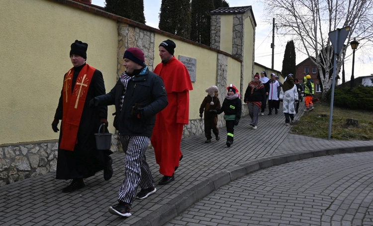 Przez Ostrożnicę z niedźwiedziem