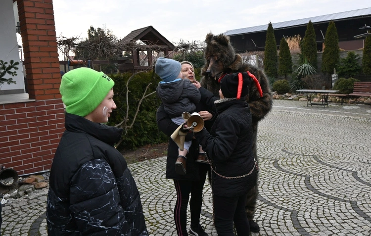 Przez Ostrożnicę z niedźwiedziem