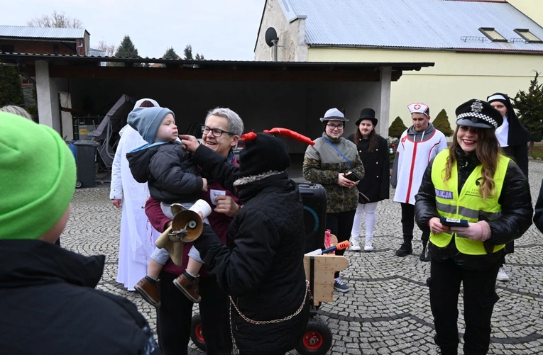 Przez Ostrożnicę z niedźwiedziem