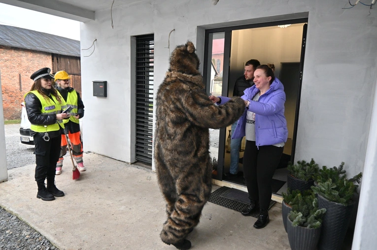 Przez Ostrożnicę z niedźwiedziem