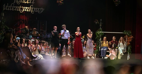 Uczniowie zagrali dla cieszyńskiego hospicjum