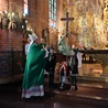 Krzyż z Wołynia w bursztynowym ołtarzu