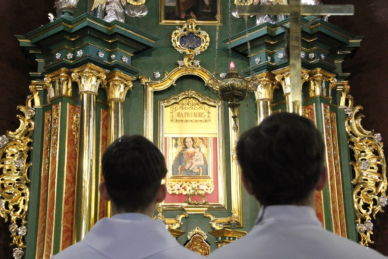 Dąbrowa Tarnowska. Poświęcenie odnowionego ołtarza, obrazu i ambony