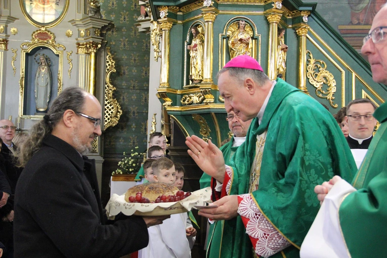 Dąbrowa Tarnowska. Poświęcenie odnowionego ołtarza, obrazu i ambony