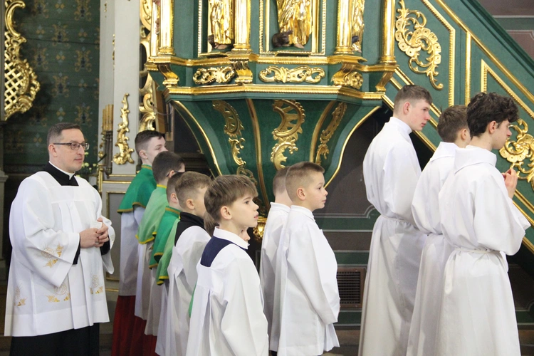 Dąbrowa Tarnowska. Poświęcenie odnowionego ołtarza, obrazu i ambony