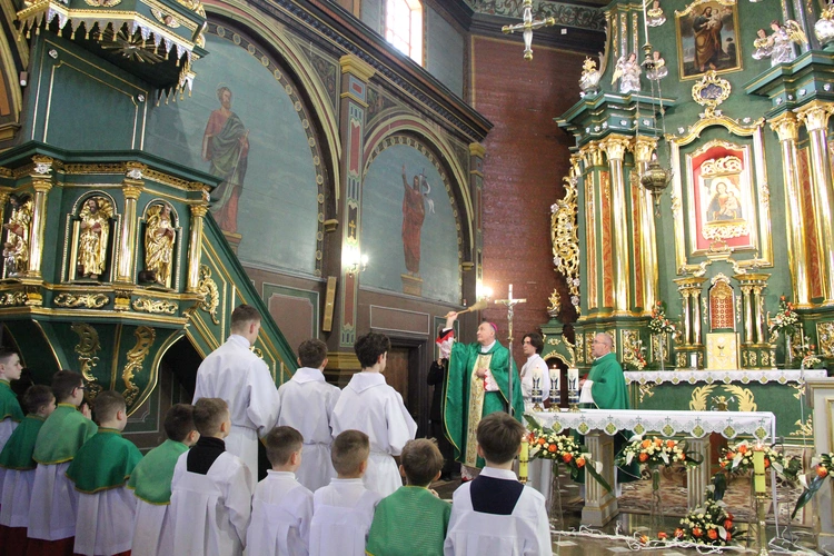 Dąbrowa Tarnowska. Poświęcenie odnowionego ołtarza, obrazu i ambony