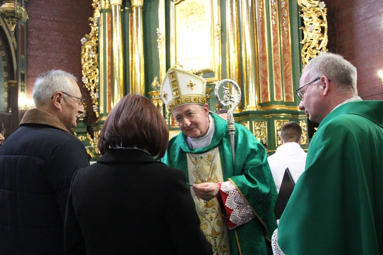 Dąbrowa Tarnowska. Poświęcenie odnowionego ołtarza, obrazu i ambony
