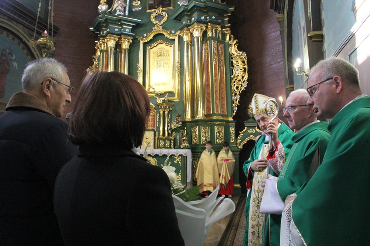Dąbrowa Tarnowska. Poświęcenie odnowionego ołtarza, obrazu i ambony