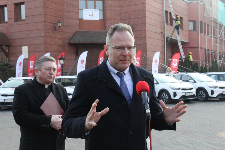 Nowa flota wrocławskiej Caritas. To samochody dla pielęgniarek dojeżdżających do pacjentów onkologicznych