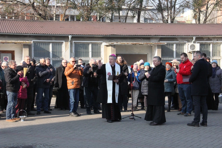 Nowa flota wrocławskiej Caritas. To samochody dla pielęgniarek dojeżdżających do pacjentów onkologicznych