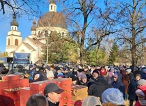 Ks. Kryża z Zaporoża: ludzie potrzebują żywności i pomocy medycznej 