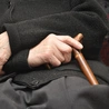 Koordynatorka Caritas: opieka nad 90-letnim rodzicem coraz częściej spada na 70-letniego seniora