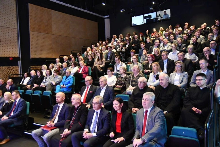 Debata z okazji Światowego Dnia Chorego