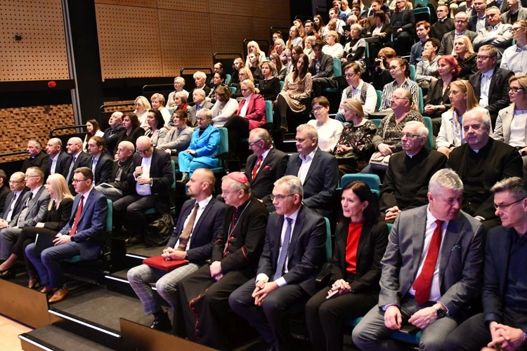 Debata z okazji Światowego Dnia Chorego