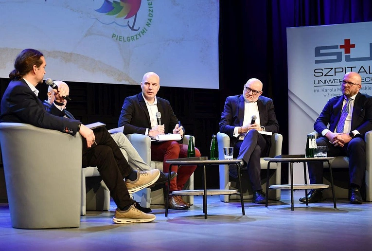 Debata o komunikacji w ramach Światowego Dnia Chorego
