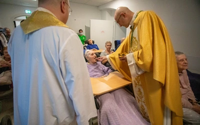 Abp Adrian Galbas w Hospicjum Caritas