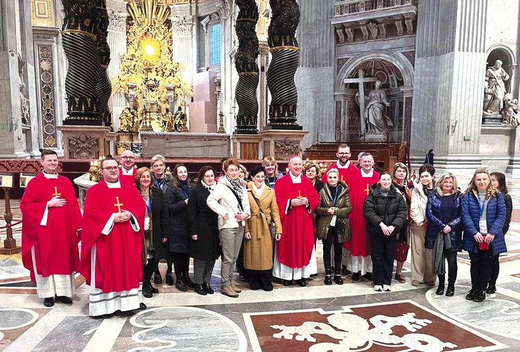 Z bp. Markiem Solarczykiem w bazylice św. Piotra.