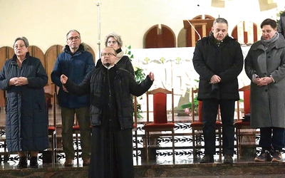 	Ekipa katechistów głoszących u Niepokalanej katechezy z ks. Andrzejem Ignarskim.