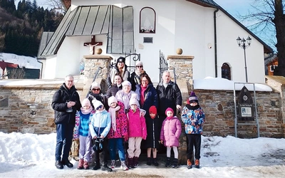 	Na wędrowniczym szlaku znalazło się również miejsce na odwiedzenie miejsc świętych.