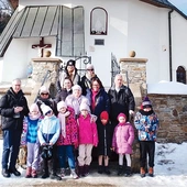	Na wędrowniczym szlaku znalazło się również miejsce na odwiedzenie miejsc świętych.