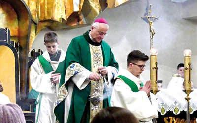 	Hierarcha uczestniczył w modlitwie u salwatorianów.