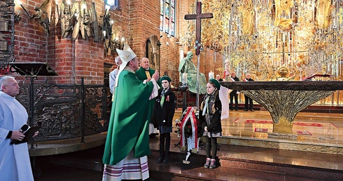 	Uroczystości przewodniczył bp Piotr Przyborek.