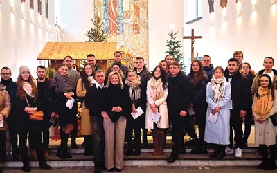 	Pierwsza grupa, która przygotowywała się do małżeństwa w oparciu o nowo opracowane materiały „Ślubuję ci”, spotykała się w żorskiej parafii.