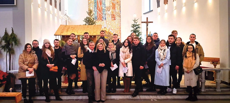 	Pierwsza grupa, która przygotowywała się do małżeństwa w oparciu o nowo opracowane materiały „Ślubuję ci”, spotykała się w żorskiej parafii.