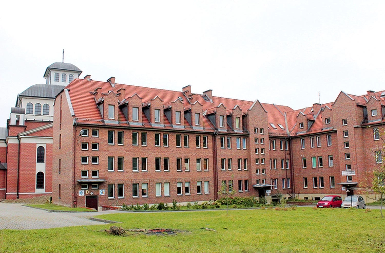 	Centrum znajduje się przy kościele jezuitów w Gliwicach.