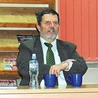 	Profesor Jerzy Samp napisał kilkadziesiąt książek, na których łamach promował rodzinne miasto i Kaszuby.