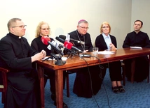 Uczestnicy konferencji (od lewej): ks. Dawid Andryszczak, Anna Krawczyk, bp Krzysztof Zadarko, Regina Wasilewska-Kita, ks. Łukasz Bikun.