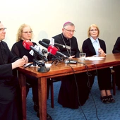 Uczestnicy konferencji (od lewej): ks. Dawid Andryszczak, Anna Krawczyk, bp Krzysztof Zadarko, Regina Wasilewska-Kita, ks. Łukasz Bikun.