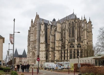 Katedra w Beauvais ma 800 lat. Odwiedzamy niedokończonego giganta, którego budowniczowie przecenili swój geniusz