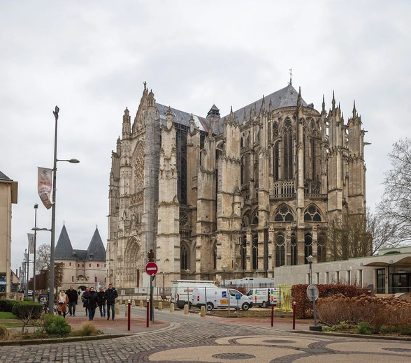 Katedra w Beauvais ma 800 lat. Odwiedzamy niedokończonego giganta, którego budowniczowie przecenili swój geniusz