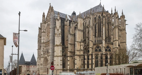 Katedra w Beauvais ma 800 lat. Odwiedzamy niedokończonego giganta, którego budowniczowie przecenili swój geniusz