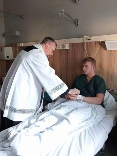 Sakramentu namaszczenia chorych w głowieńskim szpitalu udzielał ks. Zbigniew Kielan. 