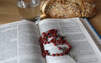 Francuzi wracają do Biblii, znaczny wzrost sprzedaży